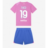 Billiga AC Milan Theo Hernandez #19 Barnkläder Tredje fotbollskläder till baby 2023-24 Kortärmad (+ Korta byxor)